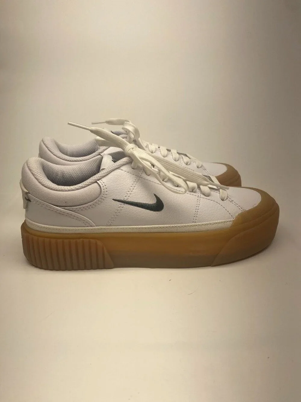 Nike womens court